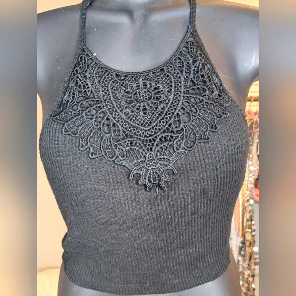 SO Pretty Little Layer XS Black Tank Top Built In Bra Crop Top